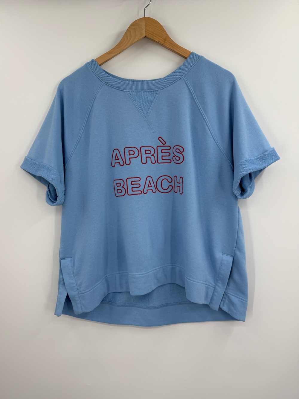 Lou & Grey Après Beach Embroidered Short Sleeve Sweatshirt | Light Blue | Large